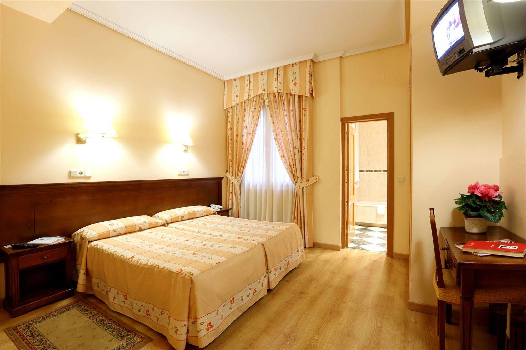 Hostal Sil & Serranos Madrid Eksteriør bilde