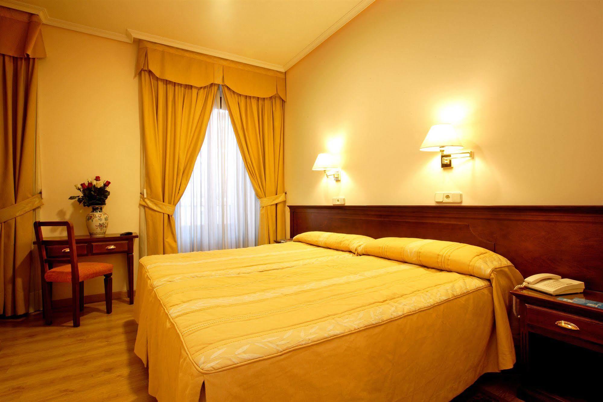 Hostal Sil & Serranos Madrid Eksteriør bilde