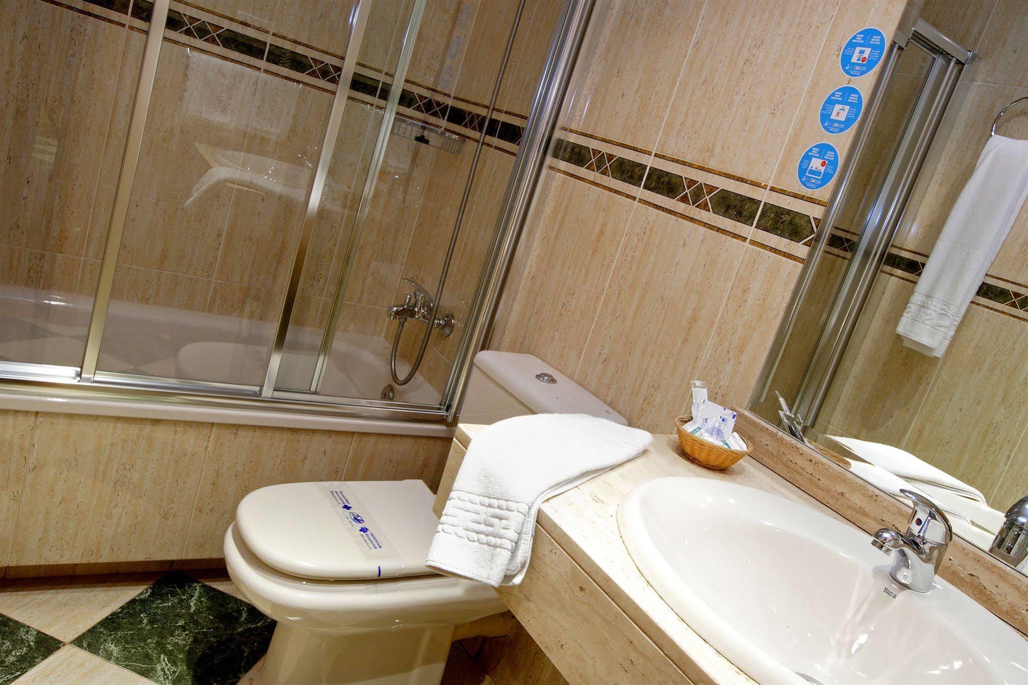 Hostal Sil & Serranos Madrid Eksteriør bilde