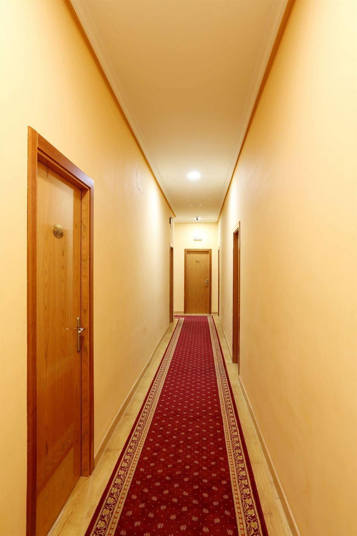 Hostal Sil & Serranos Madrid Eksteriør bilde
