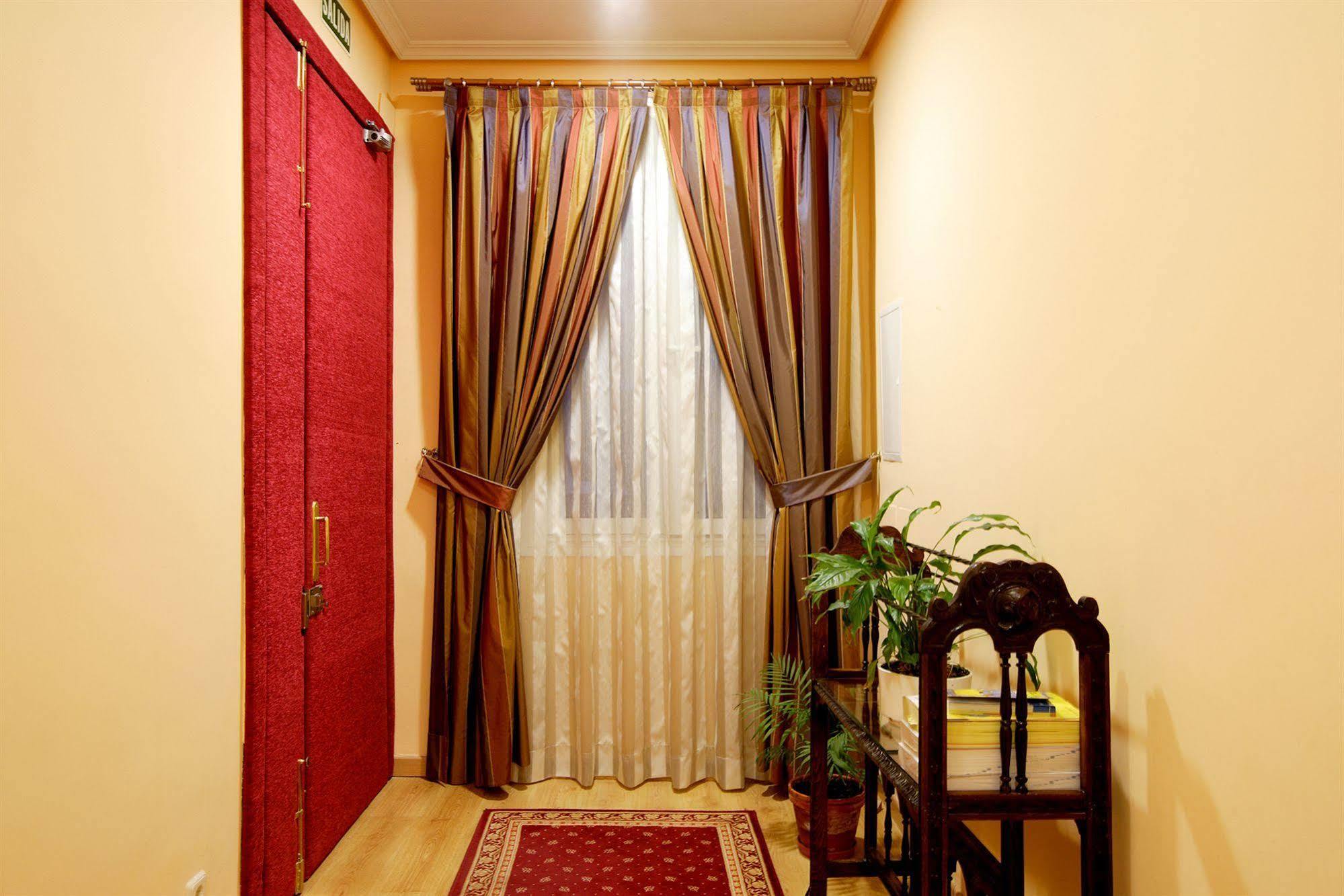 Hostal Sil & Serranos Madrid Eksteriør bilde