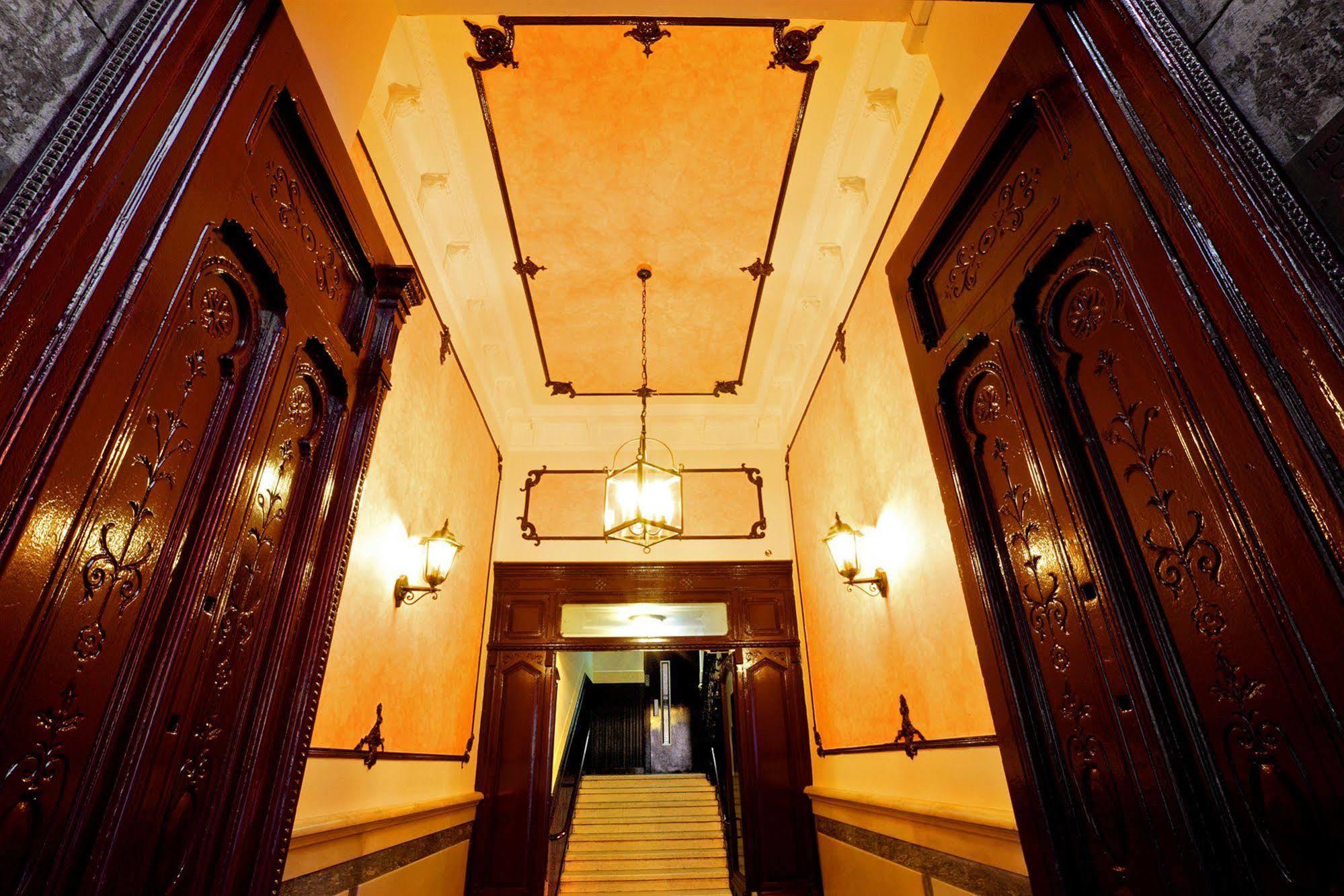 Hostal Sil & Serranos Madrid Eksteriør bilde